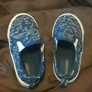Old Navy toddler boys size 7 slip on shark shoes